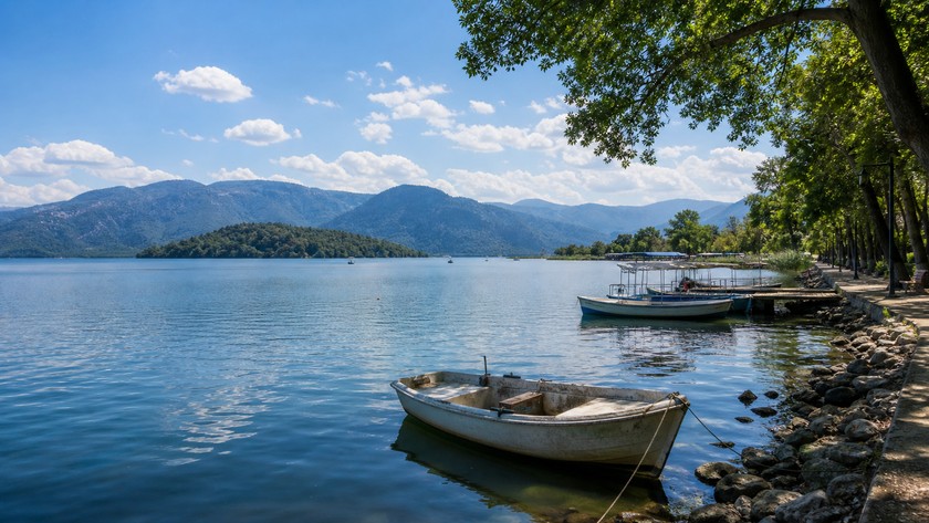 Köyceğiz Gölü ve sakin kıyı