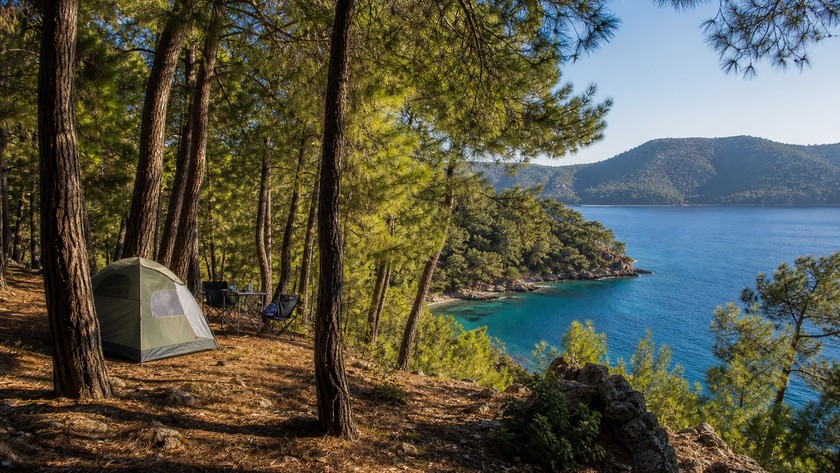 Marmaris kamp yerleri orman ve deniz hattı