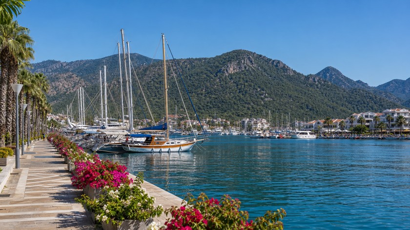 Marmaris marina ve sahil atmosferi