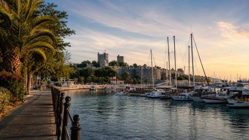 Bodrum Kalesi çevresinde marina ve merkez rota atmosferi