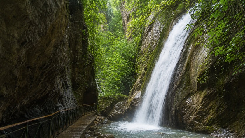 Gizlikent Şelalesi Rehberi: Seydikemer'de Serin Doğa Molası