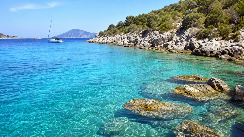 Karaada çevresinde deniz molası ve berrak su