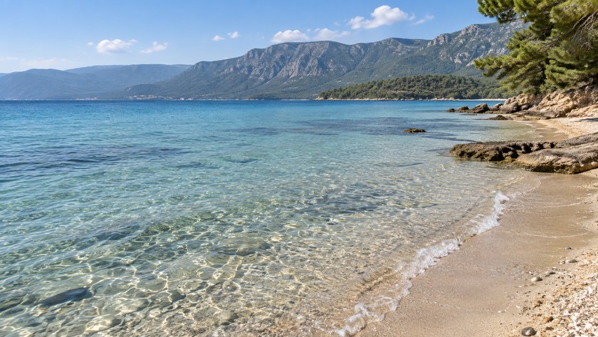 Akçapınar Plajı geniş kumsal ve kıyı