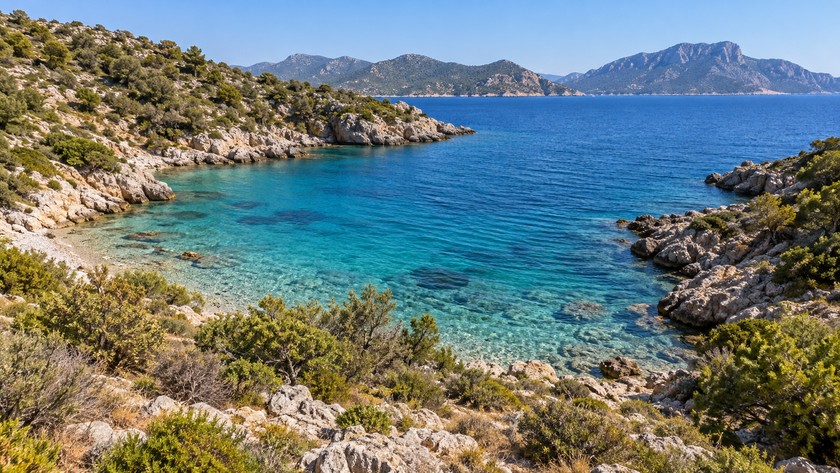 Muğla kıyılarını temsil eden sakin doğal koy ve maki örtüsü