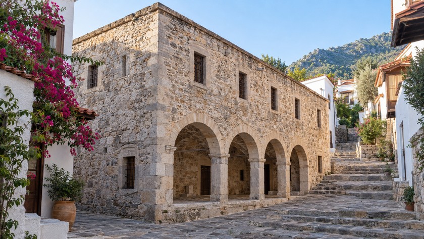 Hafsa Sultan Kervansarayı Rehberi: Marmaris Kalesi Yolunda Osmanlı Yapısı